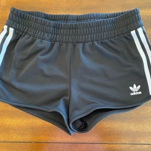 Women’s Adidas 3 stripe woven shorts in size EU 36
